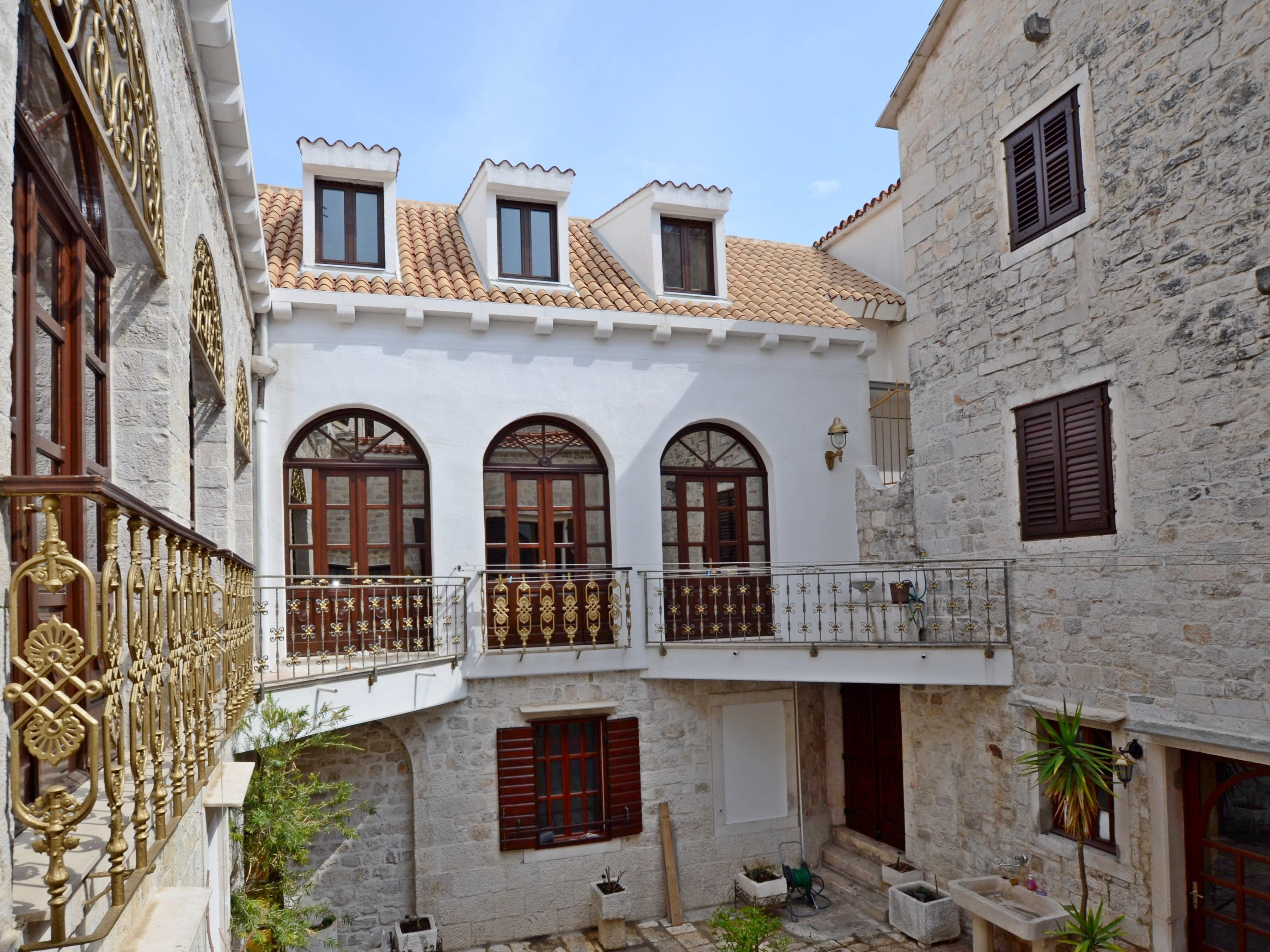 Palace Derossi Trogir Exterior photo