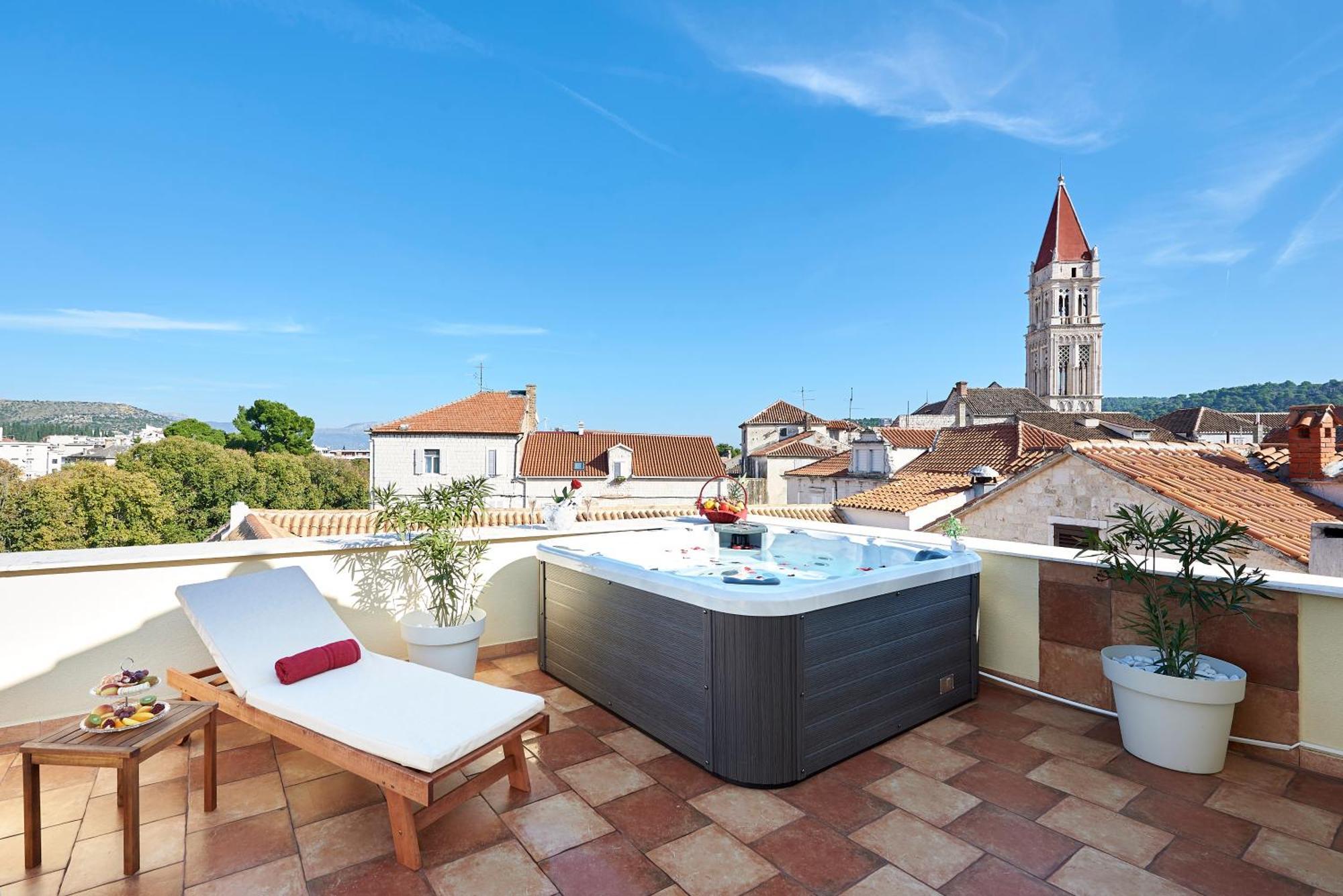 Palace Derossi Trogir Exterior photo