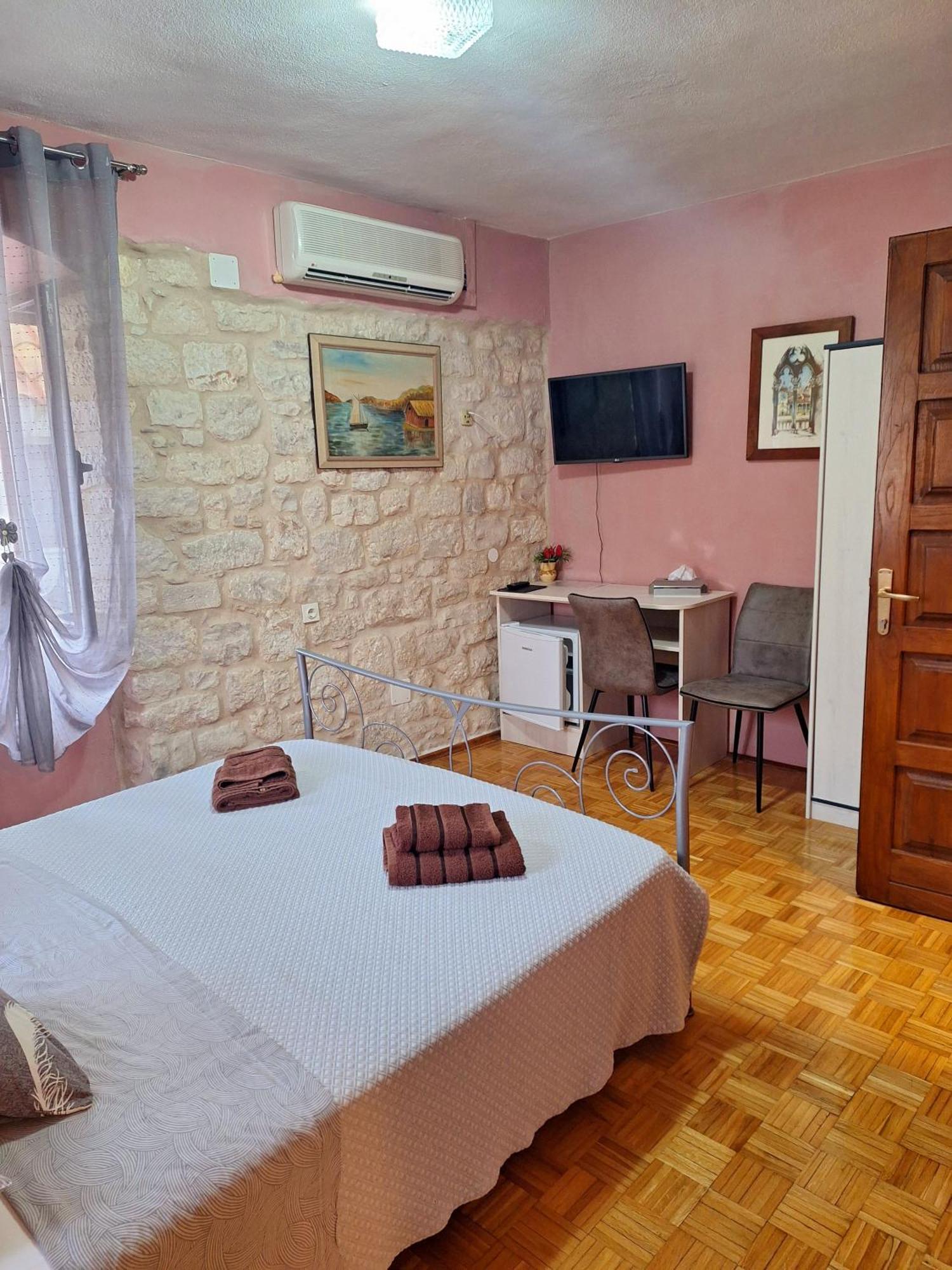 Palace Derossi Trogir Exterior photo