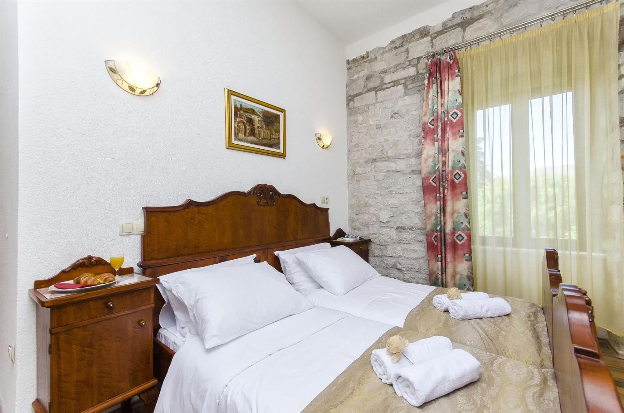 Palace Derossi Trogir Exterior photo