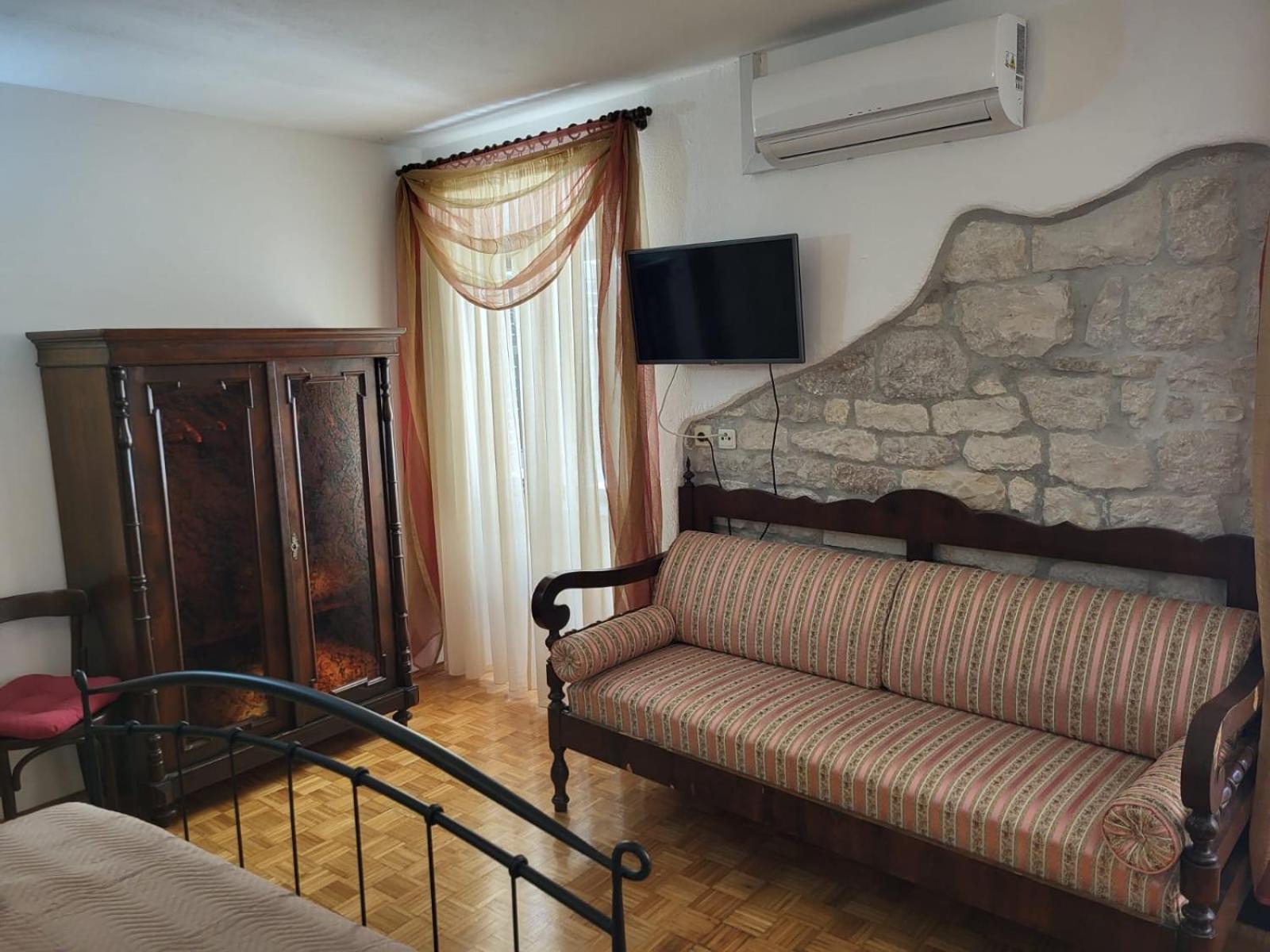 Palace Derossi Trogir Exterior photo